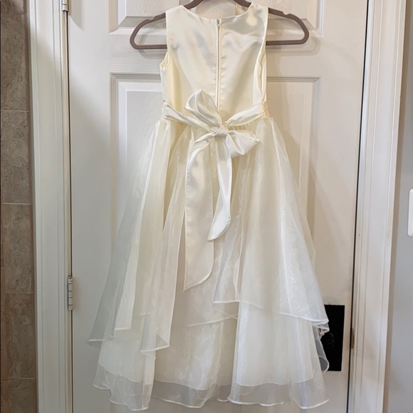 Beautiful off-white Communion/Flower Girl dress. - Picture 3 of 4
